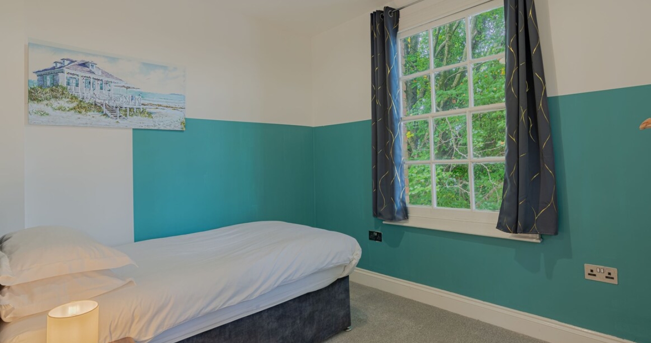 Ensuite bathroom in Bloxham property