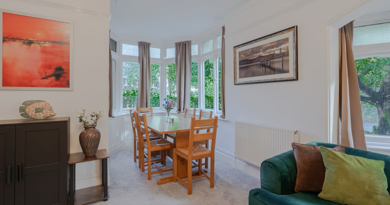 Spacious living room in Bloxham property