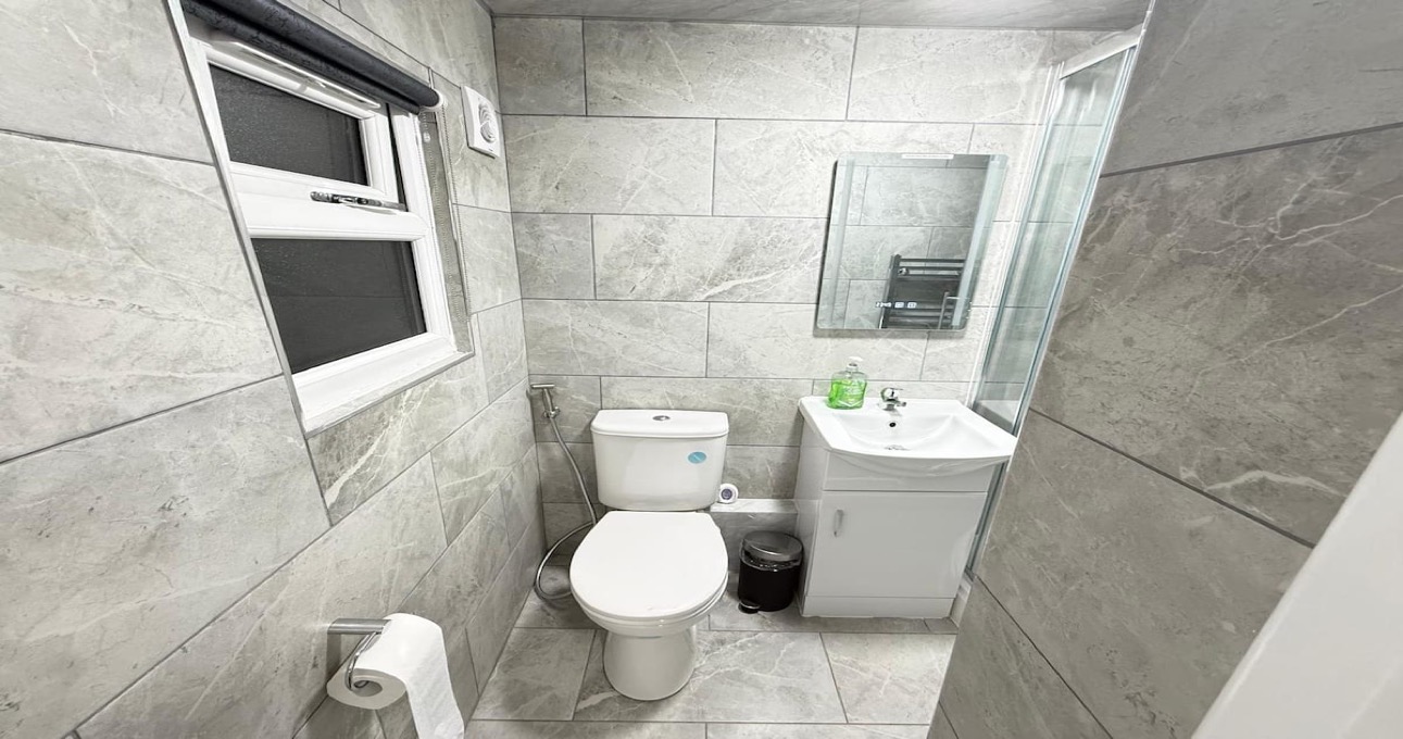 Additional room in Coventry property